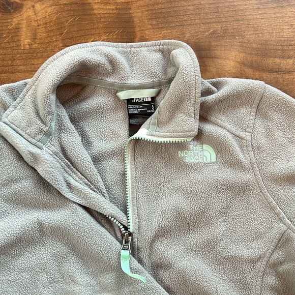 Children’s North Face Fleece - Picture 2 of 5